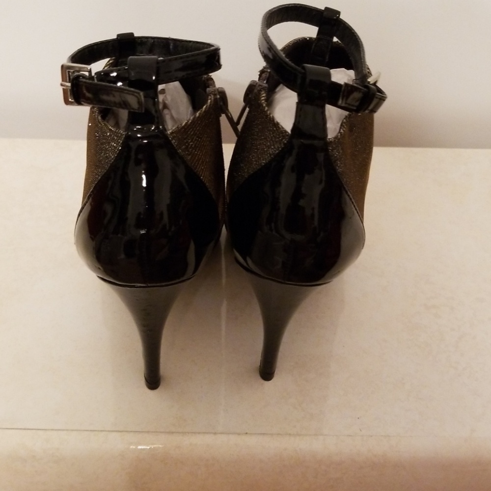 Shoes - Picture 3 of 8